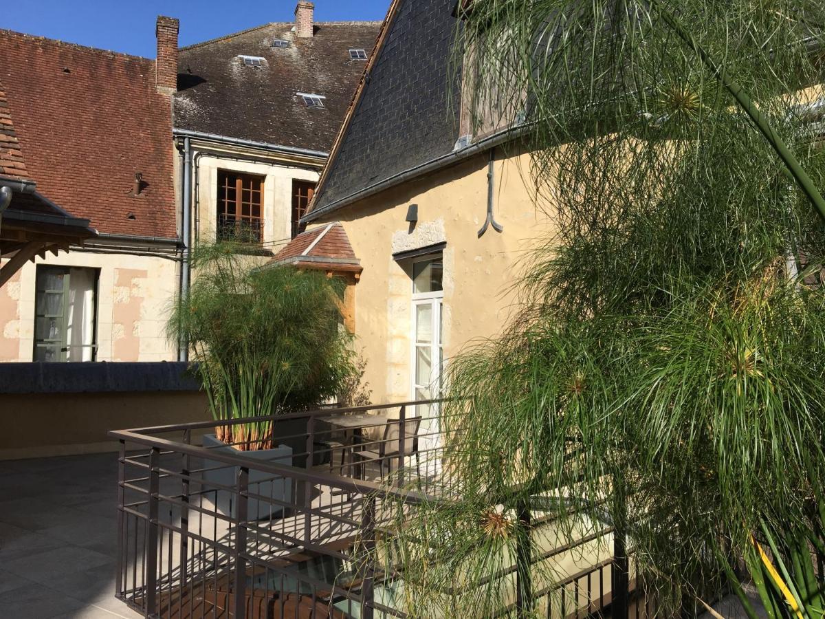 Logis - Hotel & Restaurant Du Tribunal Mortagne-au-Perche Exterior foto